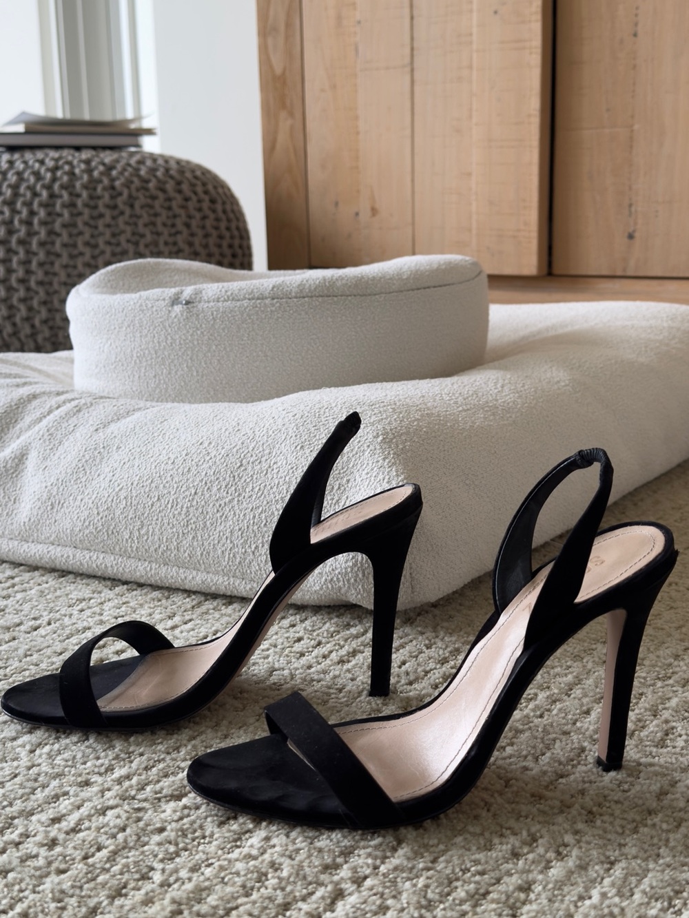 Schutz Black Suede High Heel Slingback Sandals. Excellent condition🖤